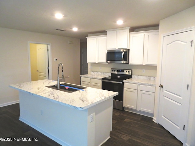 3282 Little Fawn Ln, Green Cove Springs, FL 32043 - kitchen with an island with sink, recessed lighting, a sink, and stainless steel appliances