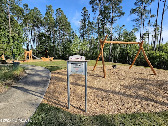 212 Fawnwood St, Saint Johns, FL 32259 - community play area featuring a yard