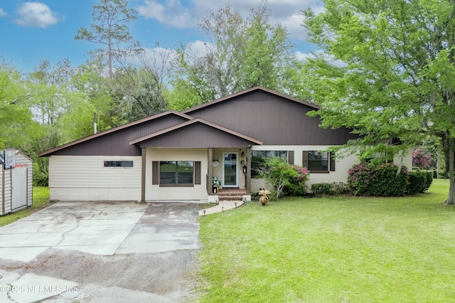 view of front of house with a front lawn