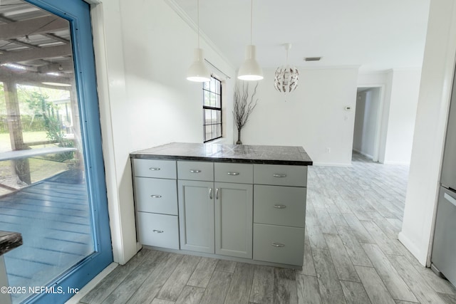 kitchen with wood finish floors, crown molding, hanging light fixtures, and gray cabinets