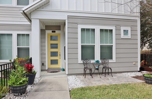 11466 Leatherback Ct, Jacksonville, FL 32256 - property entrance featuring fence