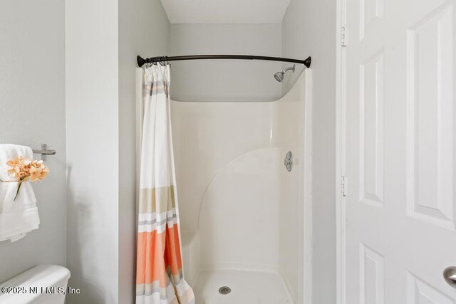 7800 Point Meadows Dr Unit 123, Jacksonville, FL 32256 - full bathroom with toilet and curtained shower