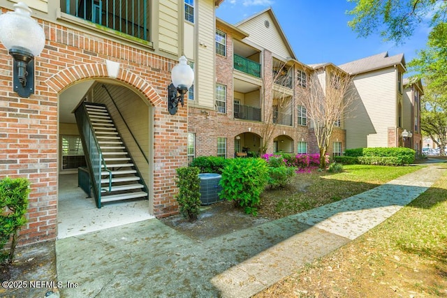 7800 Point Meadows Dr Unit 123, Jacksonville, FL 32256 - view of property featuring cooling unit and stairway