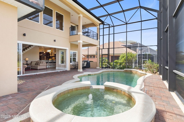 9 Cypresswood Dr, Palm Coast, FL 32137 - view of pool with an outdoor living space, a pool with connected hot tub, a lanai, and a patio area