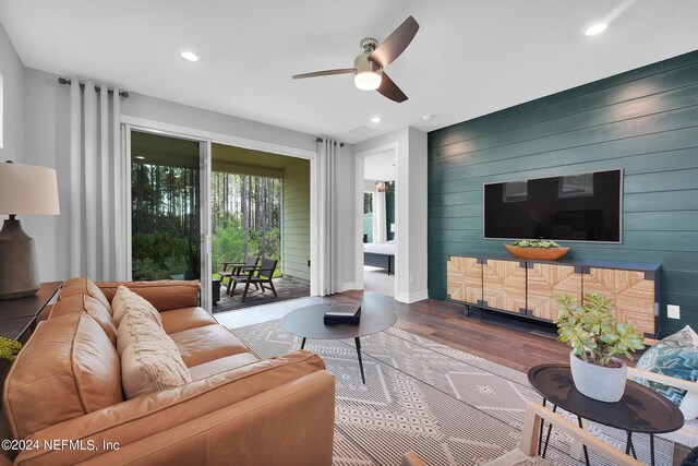 101 Glenhurst Ave, Ponte Vedra, FL 32081 - living area with wood finished floors, recessed lighting, and a ceiling fan