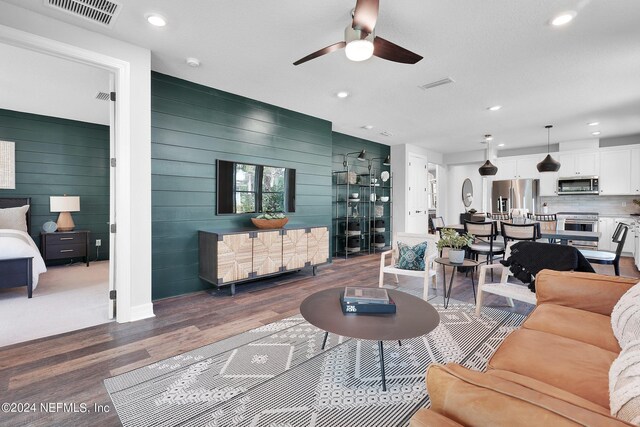 101 Glenhurst Ave, Ponte Vedra, FL 32081 - living room featuring ceiling fan, visible vents, recessed lighting, and wood finished floors