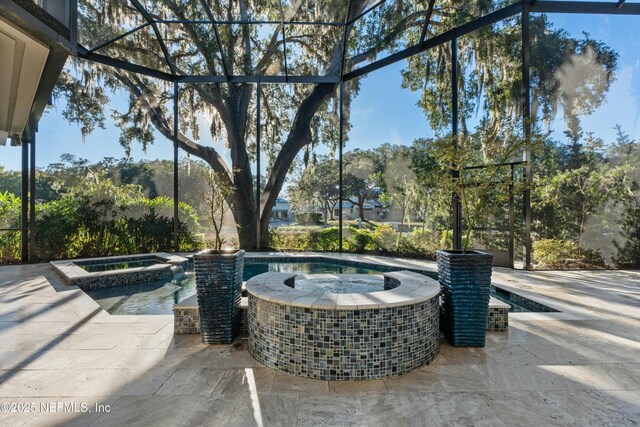 113 Cutter Ct, Ponte Vedra Beach, FL 32082 - view of swimming pool with a pool with connected hot tub, a lanai, and a patio area