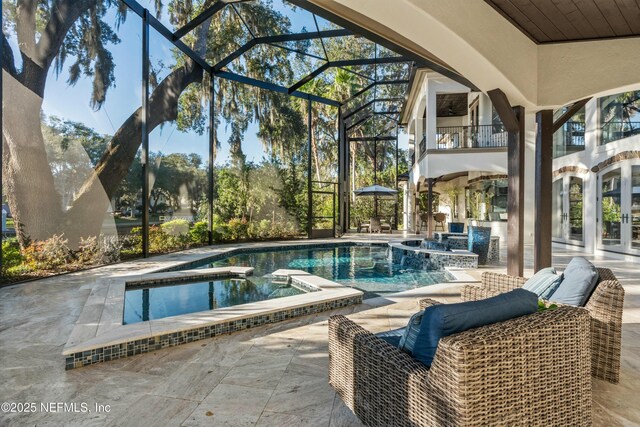 113 Cutter Ct, Ponte Vedra Beach, FL 32082 - view of swimming pool featuring a patio, a pool with connected hot tub, and a lanai