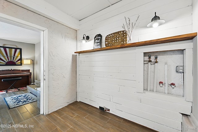 room details featuring a textured wall and wood tiled floor