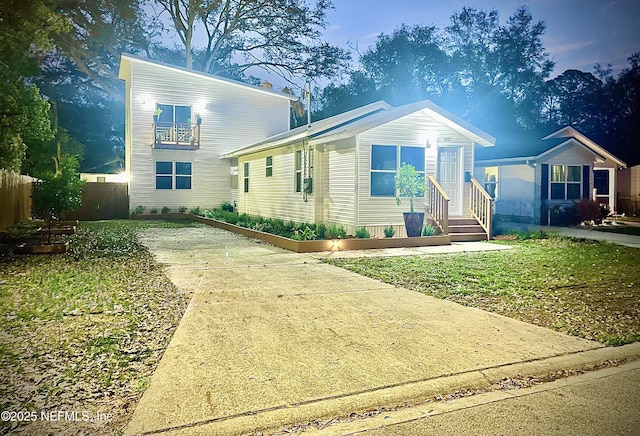 2477 Robert St, Jacksonville, FL 32209 - view of front of property featuring fence