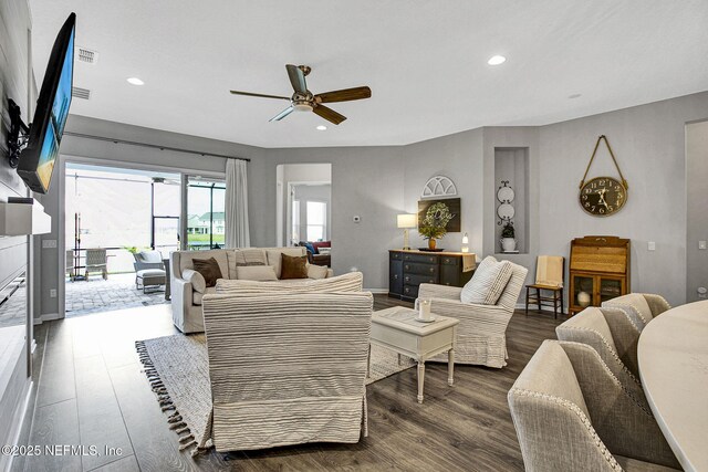 559 Willow Lake Dr, Saint Augustine, FL 32092 - living area with dark wood-style floors, baseboards, visible vents, ceiling fan, and recessed lighting