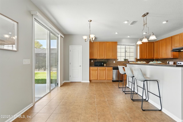 210 Crown Wheel Cir, Saint Johns, FL 32259 - kitchen featuring tasteful backsplash, black microwave, a chandelier, hanging light fixtures, and recessed lighting