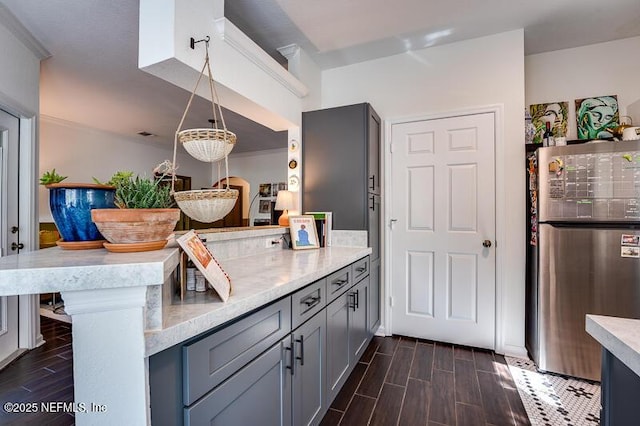 10961 Burnt Mill Rd Unit 321, Jacksonville, FL 32256 - kitchen featuring a peninsula, freestanding refrigerator, gray cabinetry, and wood finish floors
