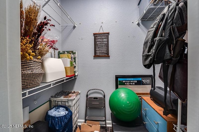 10961 Burnt Mill Rd Unit 321, Jacksonville, FL 32256 - interior space featuring a textured wall