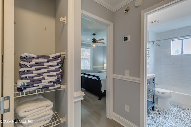 539 Upper 8th Ave S, Jacksonville Beach, FL 32250 - bathroom featuring crown molding, toilet, tub / shower combination, visible vents, and ceiling fan