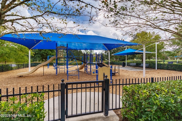 699 Aspen Leaf Dr, Jacksonville, FL 32081 - community playground with fence
