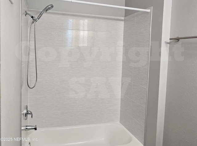 bathroom with tub / shower combination