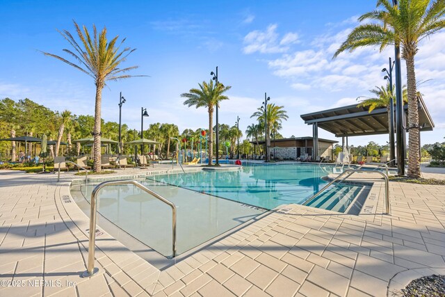 113 Footbridge Rd, Saint Johns, FL 32259 - community pool with a patio