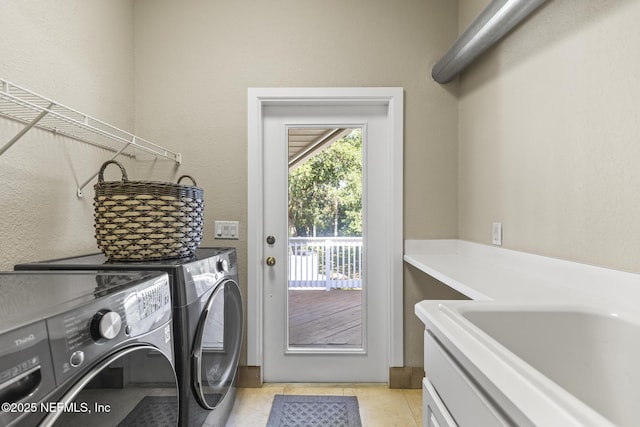 4 Pamela Pkwy, Palm Coast, FL 32137 - laundry area featuring washing machine and dryer and laundry area