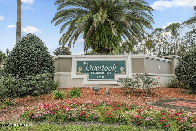 view of community / neighborhood sign