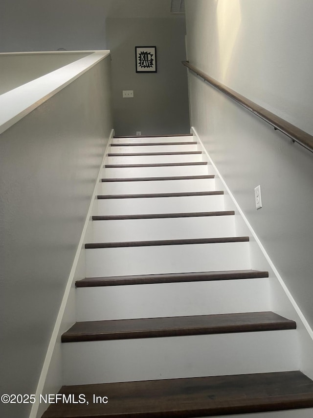 104 W Grandview Dr, East Palatka, FL 32131 - view of staircase