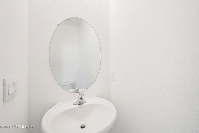 bathroom featuring a sink