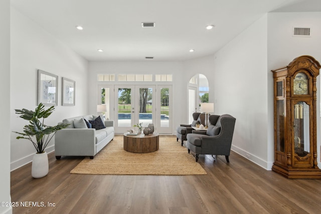 4520 Swilcan Bridge Ln N, Jacksonville, FL 32224 - living room featuring healthy amount of natural light, wood finished floors, baseboards, arched walkways, and recessed lighting