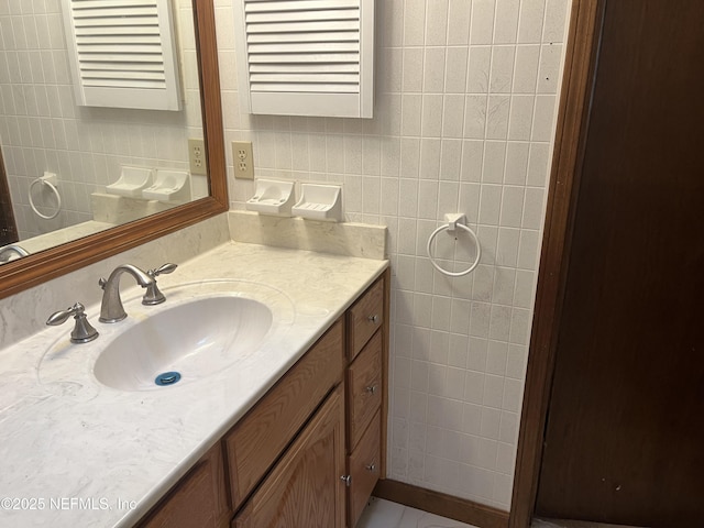 1933 Timucua Trl, Middleburg, FL 32068 - bathroom featuring tile walls and vanity