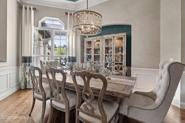 464 Deer Valley Dr, Ponte Vedra, FL 32081 - dining area featuring light wood-style flooring, a chandelier, crown molding, and wainscoting