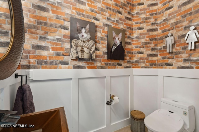 464 Deer Valley Dr, Ponte Vedra, FL 32081 - bathroom with a wainscoted wall, toilet, and a decorative wall