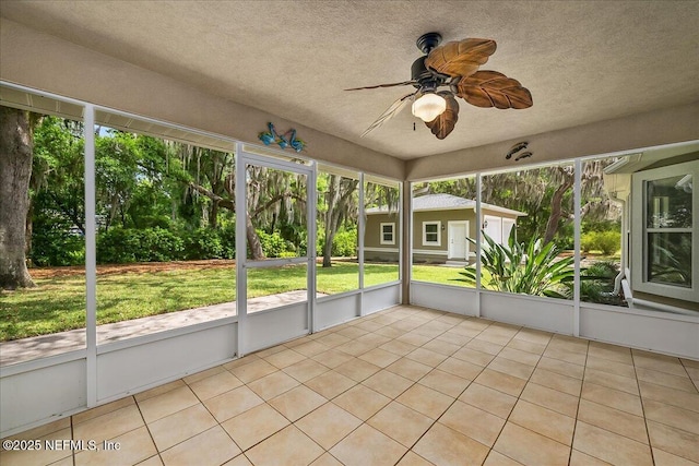 226 Crystal Cove Dr, Palatka, FL 32177 - unfurnished sunroom featuring ceiling fan