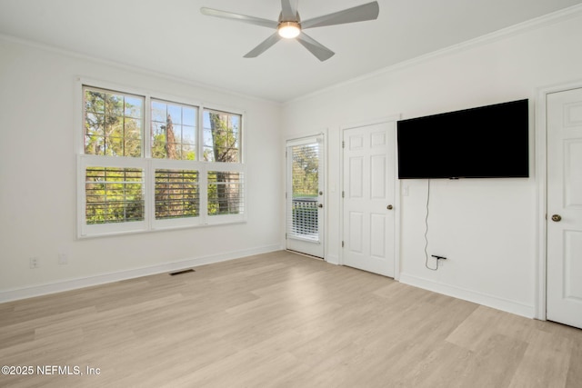 unfurnished living room featuring light wood finished floors, a ceiling fan, visible vents, and ornamental molding