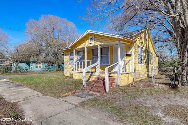 1533 W 16th St, Jacksonville, FL 32209 - bungalow-style house with a porch and a front lawn