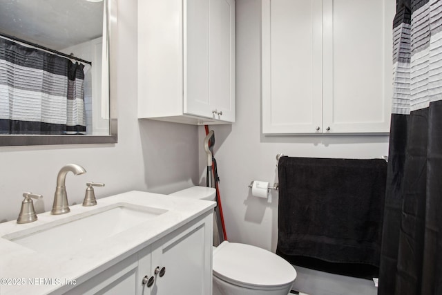 1516 Aberdeen St, Jacksonville, FL 32205 - full bathroom featuring curtained shower, toilet, and vanity