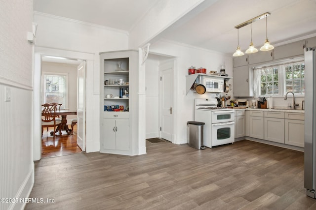 1516 Aberdeen St, Jacksonville, FL 32205 - kitchen featuring ornamental molding, light wood-style flooring, a healthy amount of sunlight, and white appliances