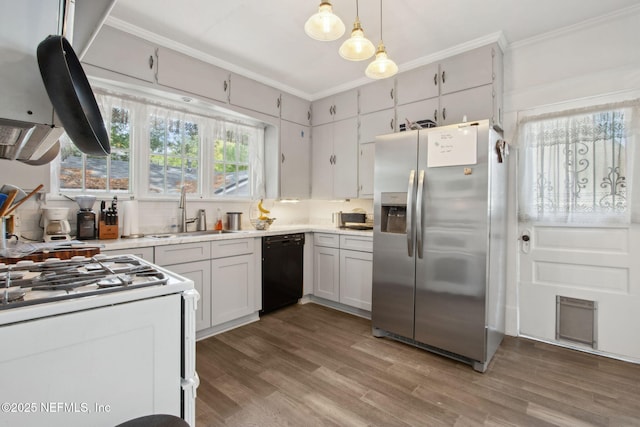 1516 Aberdeen St, Jacksonville, FL 32205 - kitchen with stainless steel fridge with ice dispenser, ornamental molding, a sink, dishwasher, and wood finished floors
