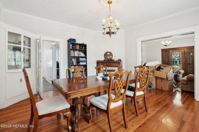 1516 Aberdeen St, Jacksonville, FL 32205 - dining room featuring light wood finished floors, crown molding, and an inviting chandelier