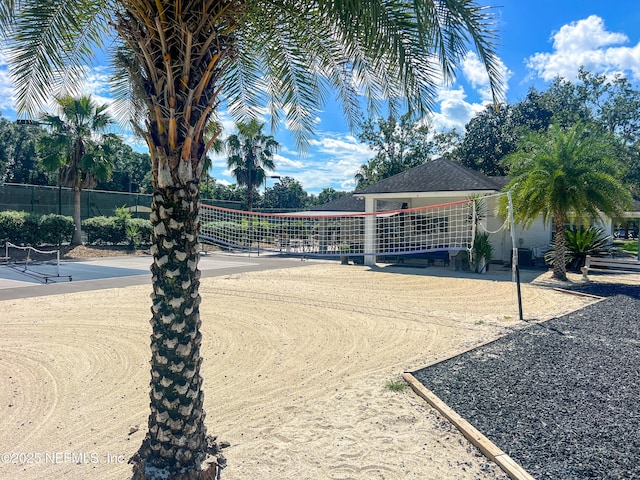 surrounding community with volleyball court and fence