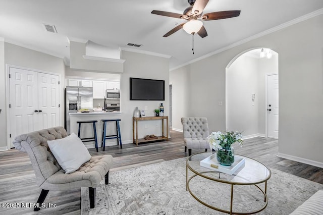 7800 Point Meadows Dr Unit 1511, Jacksonville, FL 32256 - living room with visible vents, baseboards, ceiling fan, wood finished floors, and arched walkways