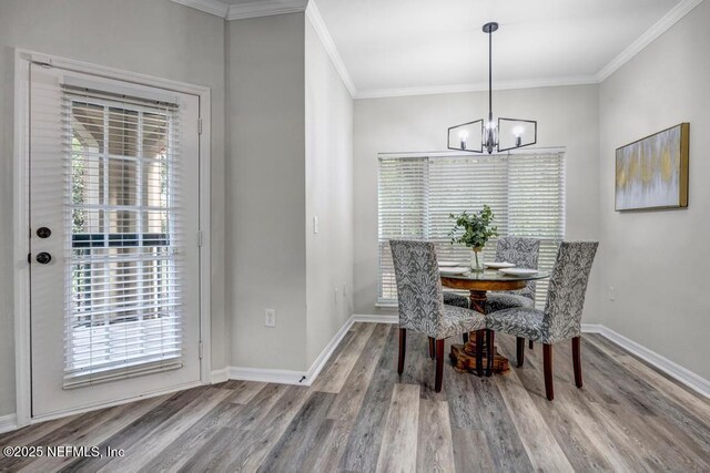 7800 Point Meadows Dr Unit 1511, Jacksonville, FL 32256 - dining area with a wealth of natural light, crown molding, wood finished floors, and an inviting chandelier