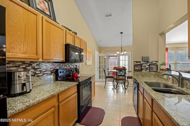kitchen with a textured ceiling, a sink, visible vents, a chandelier, and black appliances