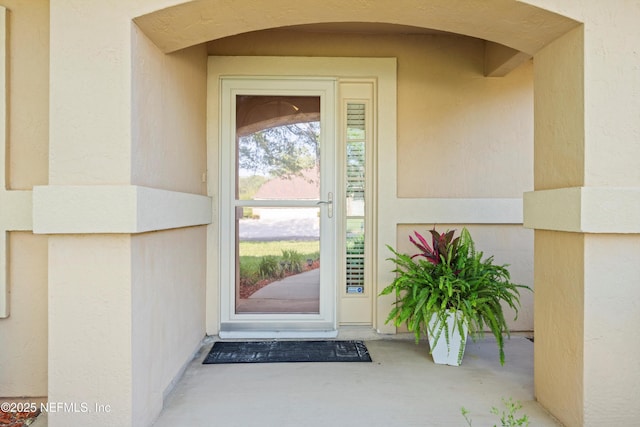 property entrance featuring stucco siding
