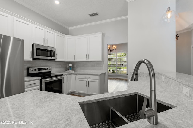 kitchen featuring crown molding, visible vents, a sink, stainless steel appliances, and decorative backsplash