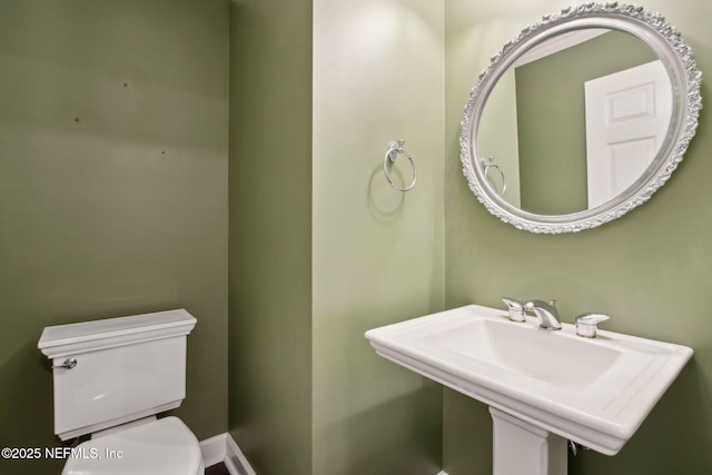 bathroom featuring a sink and toilet