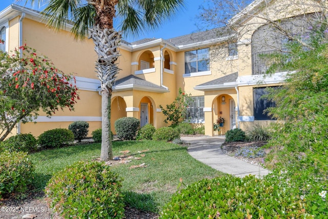 1825 Vista Cove Rd, Saint Augustine, FL 32084 - view of front facade featuring stucco siding and a front lawn