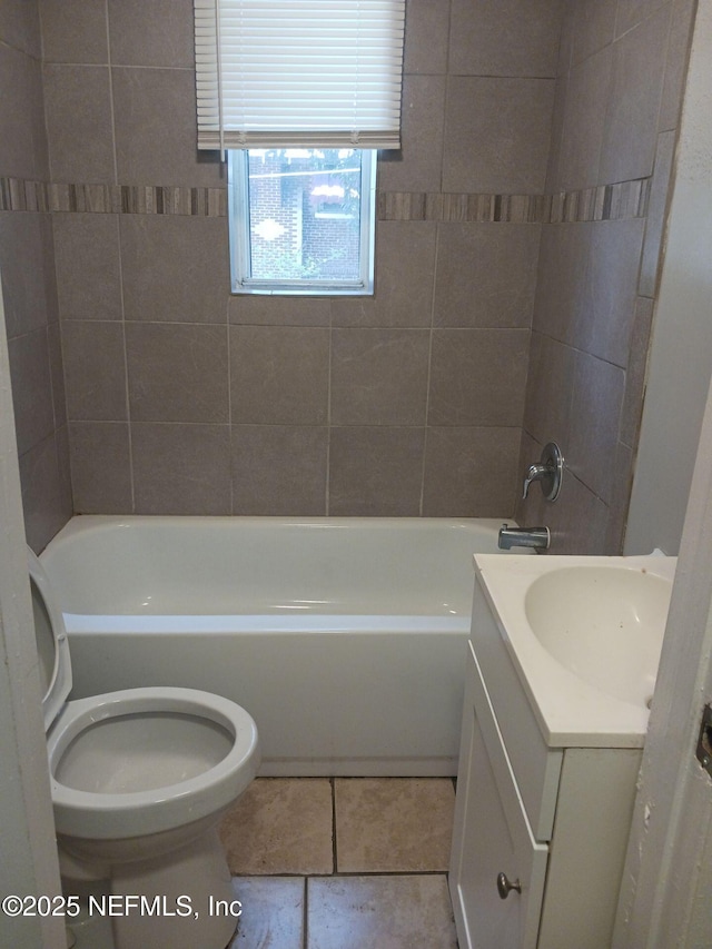1419 Brady St Unit 1-2, Jacksonville, FL 32209 - bathroom with toilet, vanity, and tub / shower combination