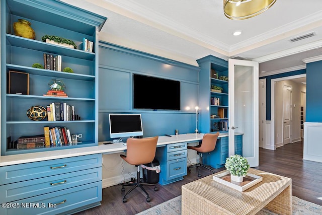 714 Curved Bay Trl, Ponte Vedra, FL 32081 - office area featuring crown molding, visible vents, built in desk, wainscoting, and dark wood-style floors