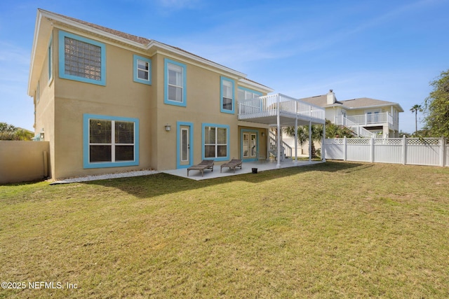 132 Beachside Dr, Ponte Vedra Beach, FL 32082 - rear view of house featuring a fenced backyard, a lawn, stucco siding, and a patio