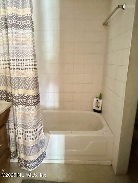 3547 Ring Ln, Jacksonville, FL 32207 - bathroom featuring vanity and shower / bath combo with shower curtain