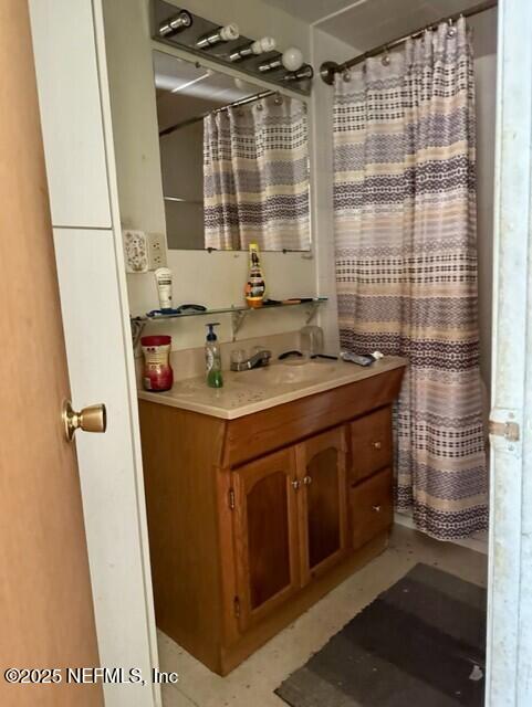 3547 Ring Ln, Jacksonville, FL 32207 - bathroom featuring a shower with shower curtain and vanity